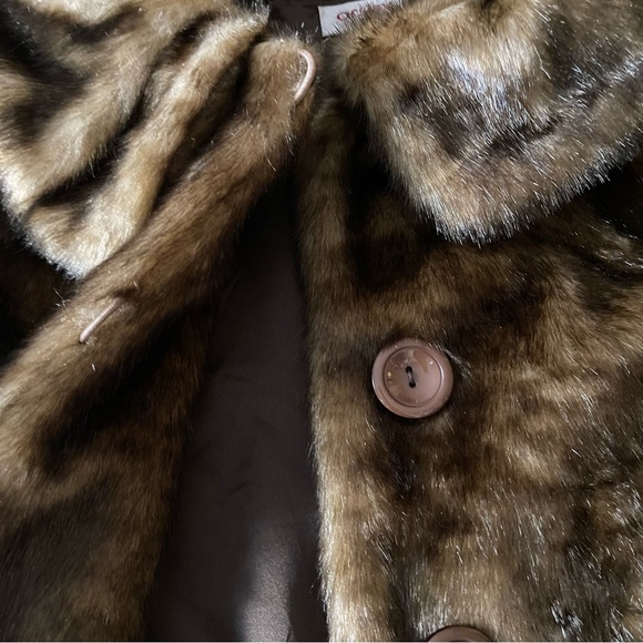 Beautiful Faux Fur Jacket - Picture 5 of 6